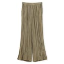 カーキベージュ