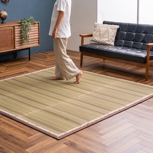 ストライプデザインの撥水・防ダニい草ラグ