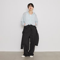 腰で結べば、ワーク感のある着こなしに
