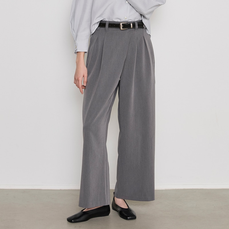 ラップデザインが、スタイリングに奥行きを