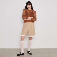 クロップド丈が、スタイル全体をすっきり見せる