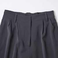 前開き仕様で、きちんと感のある仕上がり