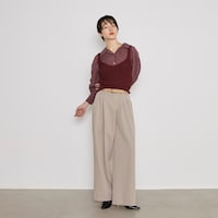 シャツやカットソーに重ねて、印象を変えて