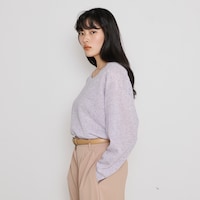 ウエストをインしたすっきりとした着こなし