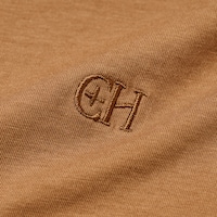 裾にさりげなく入れた「CH」イニシャルがアクセント