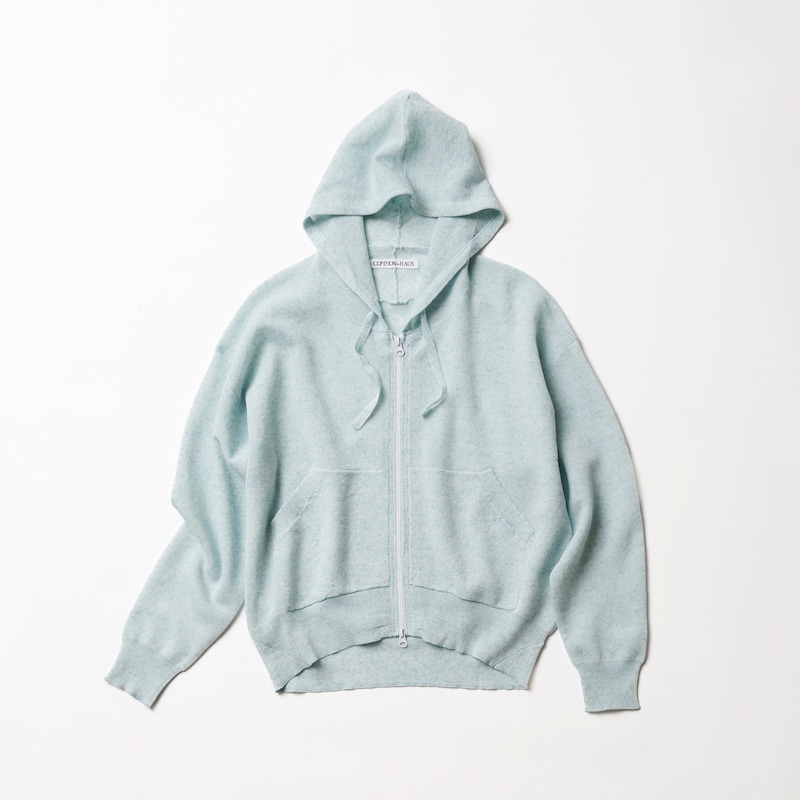 ラウンドしたフォルムが特徴のシアーフーディ。