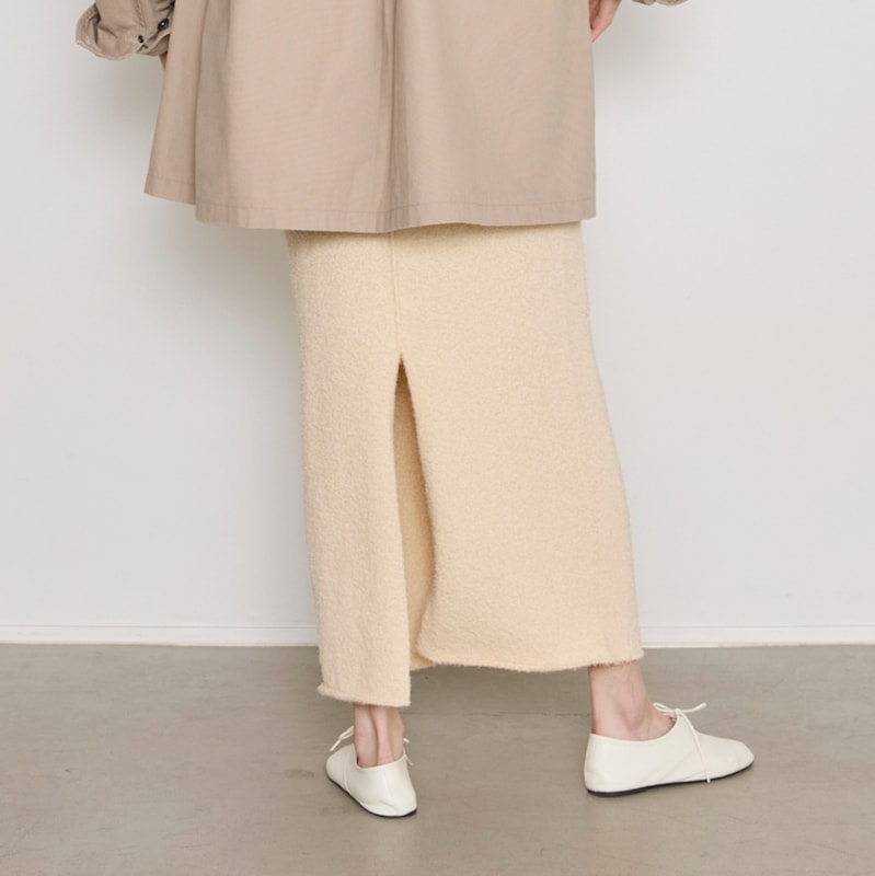 後ろスリット入りで足さばきがよく、軽やかな動きをプラス