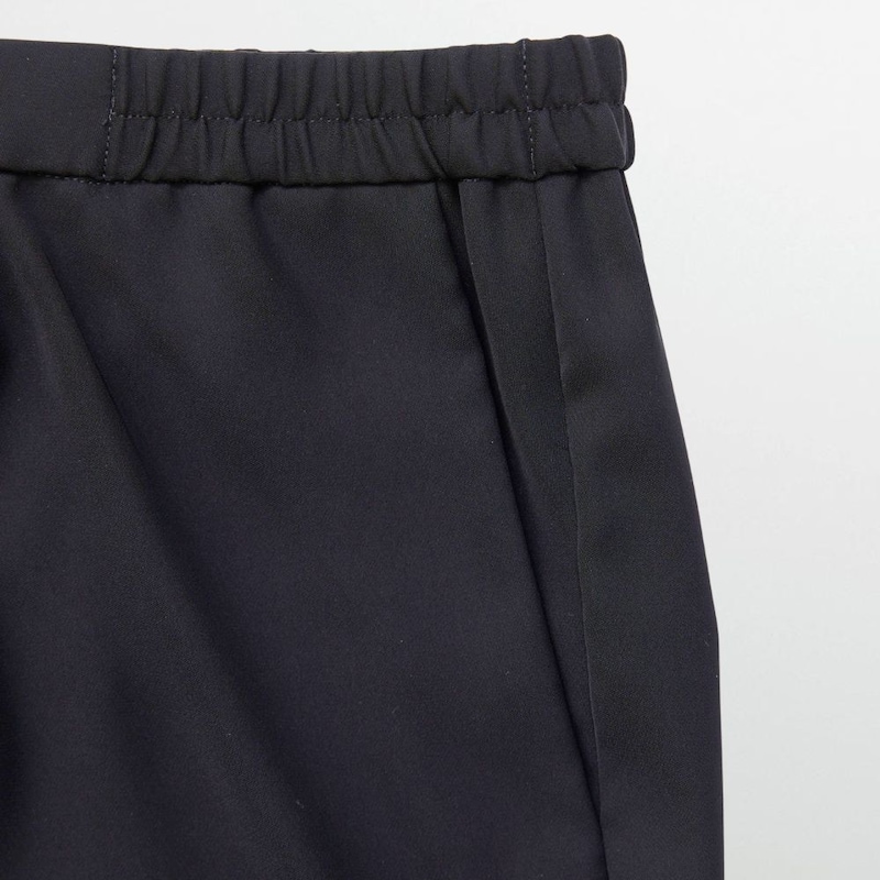 便利な脇ポケット付き