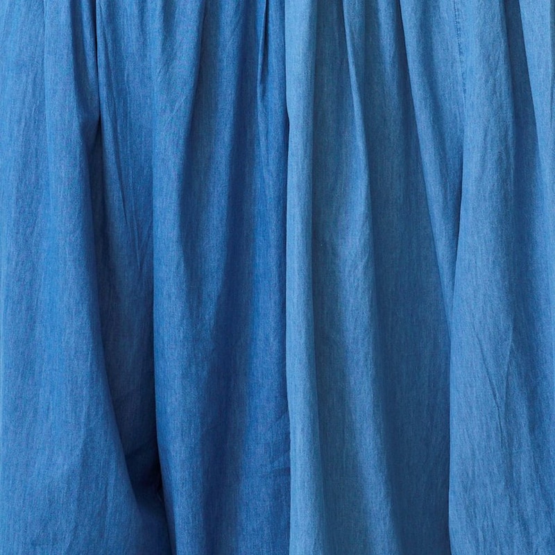 左：ダークブルー、右：スカイブルー