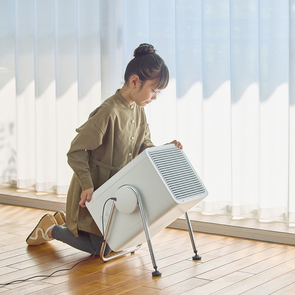 コンパクトな本体を浮かせて回転。風向き自在で、どんな空間にもきれいな空気を届けます