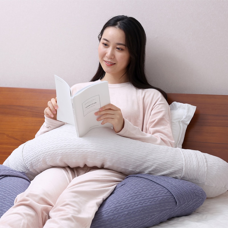 特殊構造の樹脂製で非常に柔軟な為、あらゆる姿勢で的確に腕・頭・首をサポートしてくれます