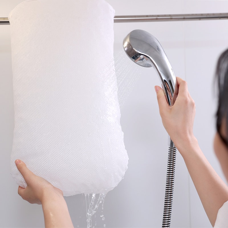 特殊構造の樹脂製だから丸洗い可能で、すぐ乾く