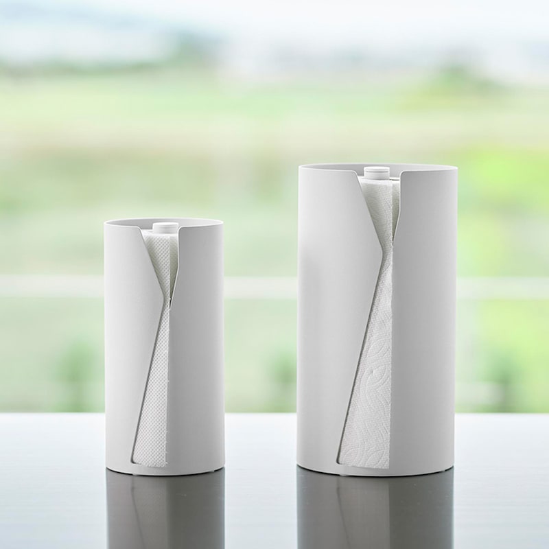 本体のしっかりとした重さと、底面の滑り止めによって、よりキッチンペーパーが切りやすくなっています