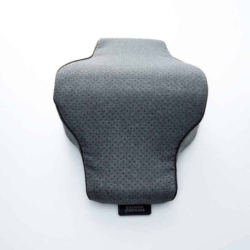 カーブ形状の傾斜面が、身体の動きに寄り添い、ストレッチをやさしくサポートします