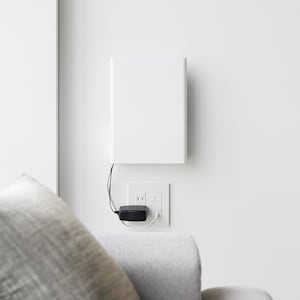 生活感を隠してすっきり壁掛けルーターボックス