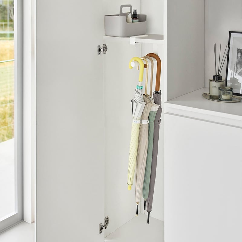 スリムで丈夫なコの字型フックで、長傘5本を収納できます