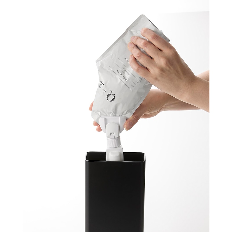 蓋を外して、上から入れるだけの簡単設計