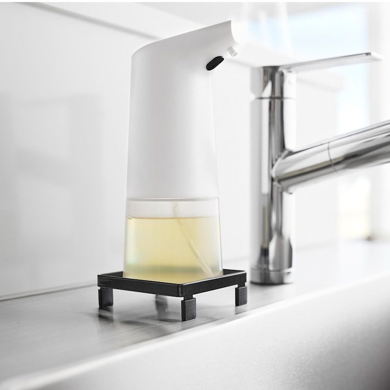 脚にはシリコーンゴム製の滑り止め付き