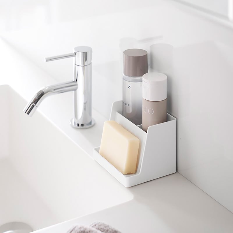 底面は小さな脚付きで、置いて使うことも