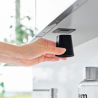 マグネットが付くフィルムシートと、底面に磁石が内蔵されたコップのセット