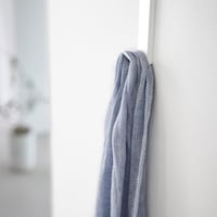 ストールやマフラー、帽子などの小物を掛けても