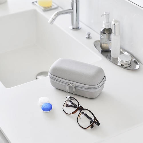 メガネとコンタクトレンズ用品が収納できるメガネケース