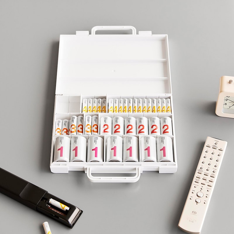 収納部の内寸は乾電池の種類に合わせた、ジャストフィットするサイズ設計