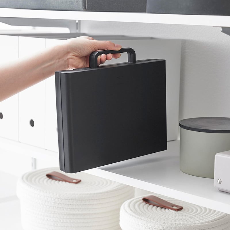 持ち手があるから、片手でサッと取り出しやすくて移動もラク