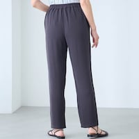 モデル身長168cm／M ※写真は撮影用のため股下+4cmになります。