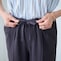 内側に紐付きなのでフィット感の調節可能