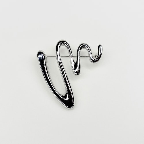 カーブラインモチーフブローチ