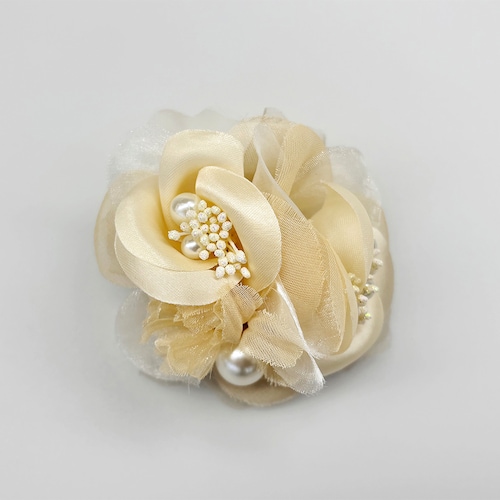 フラワーモチーフコサージュ