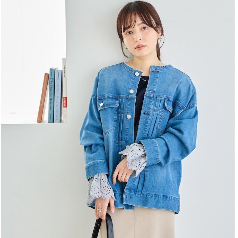 重ね着で袖のレースを見せるコーデがおすすめです