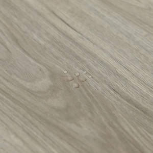 素材アップ　天板は液体をこぼしても染み込みにくく、汚れもサッと拭き取れます