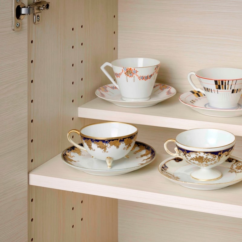 前後2列にディスプレイできてスペースを有効に使えるダブル棚板