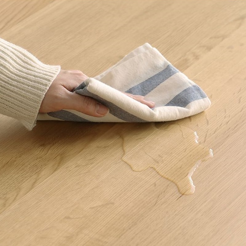 水拭きできてお手入れしやすいウレタン樹脂塗装