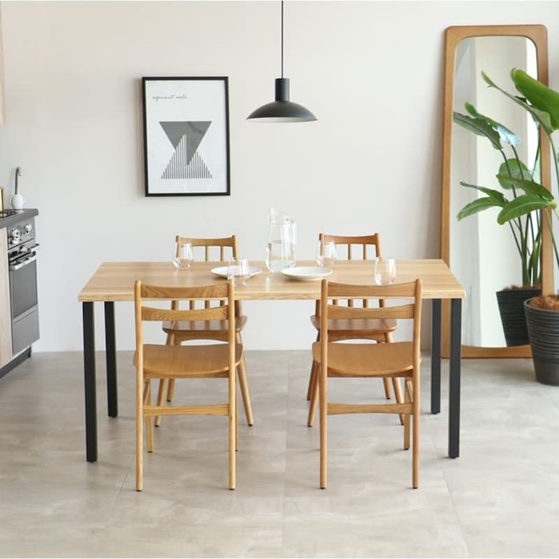 天板下に幕板がないのですっきりとした印象