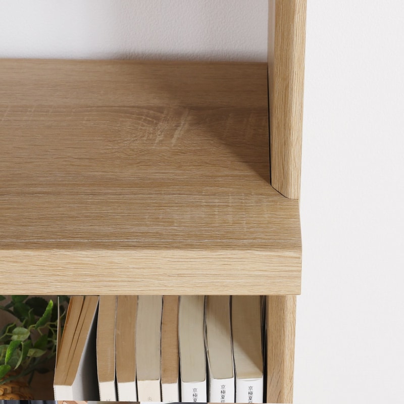 棚の横のラインを強調させる形状の側板