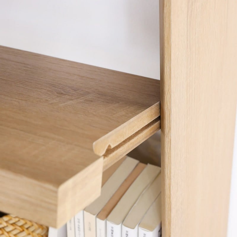 棚板は下からも棚ダボが見えないスライド固定仕様