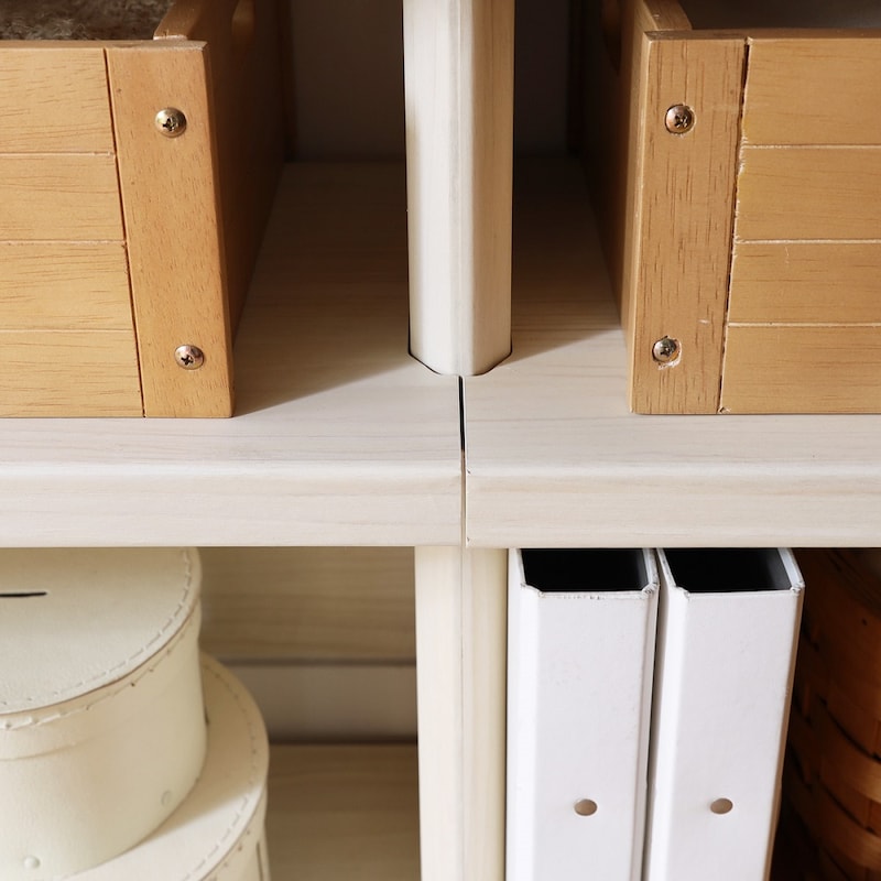 複数台を並べると棚板と側板が美しく揃います