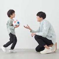 アウトドアシーンなどでも動きやすいハイストレッチ性