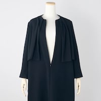お化粧後に着替えることができる前開きのファスナー仕様