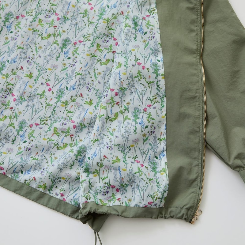 裏地には「日比谷花壇」の華やかな花柄を贅沢に使用