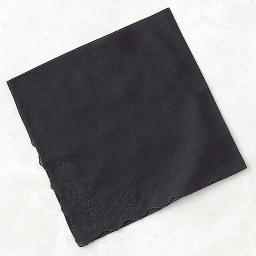 ローズ刺しゅうのコットンハンカチ