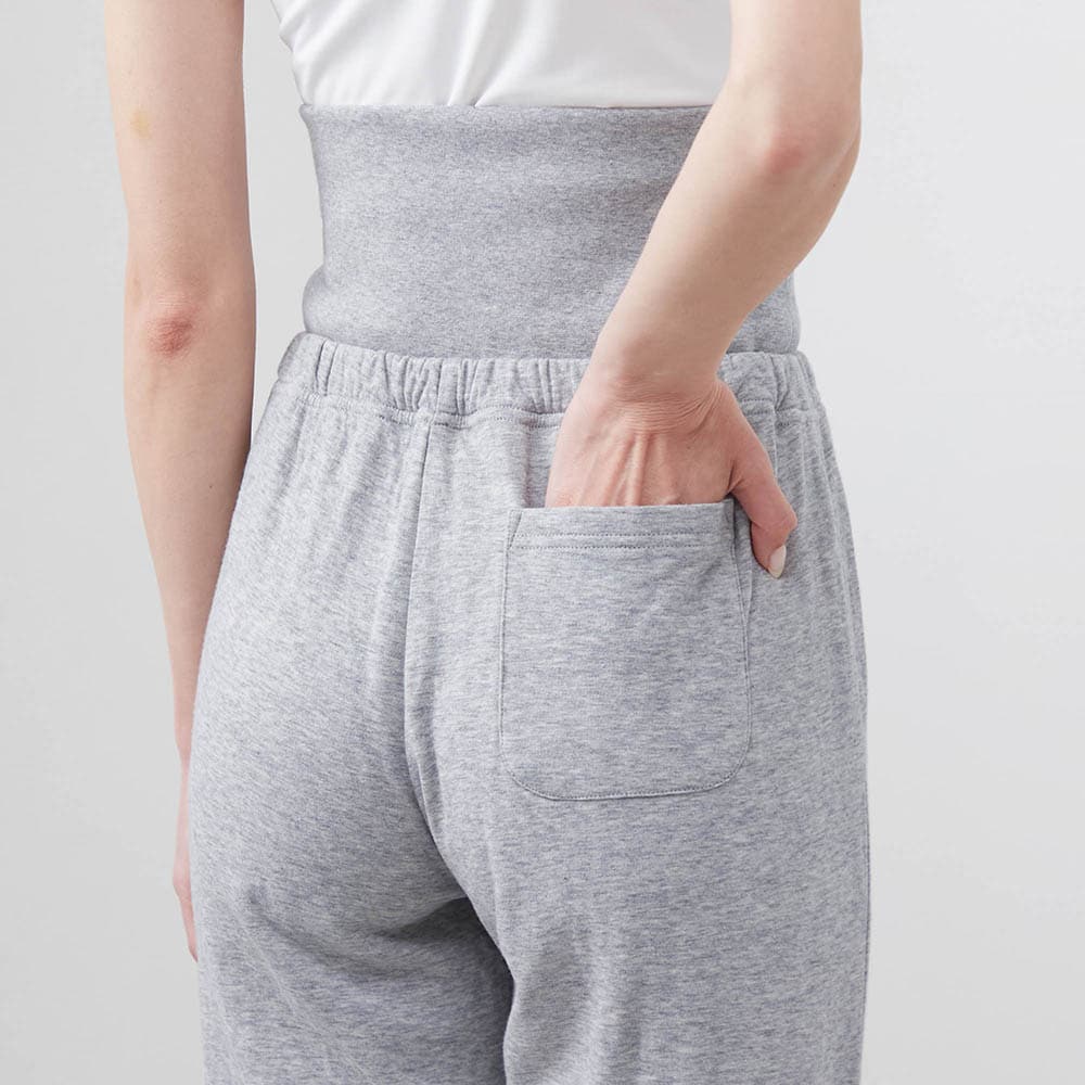 パンツの右後ろには便利なポケット付き