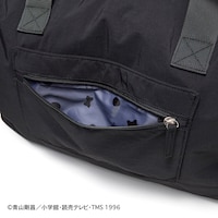 背中のファスナーポケットは小物を入れるのに便利