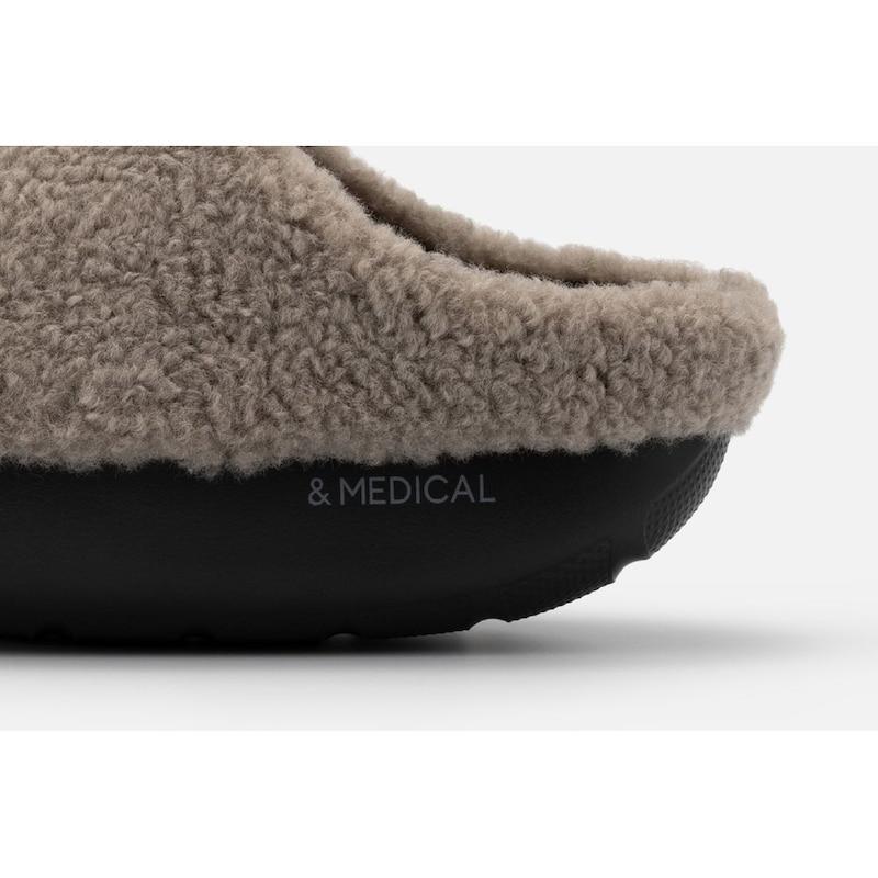 歩きやすさ・動きやすさを追求し、アウトソールの硬度を少し柔らかくしました