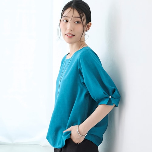袖パーツ使いタックブラウス