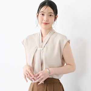 ベージュ