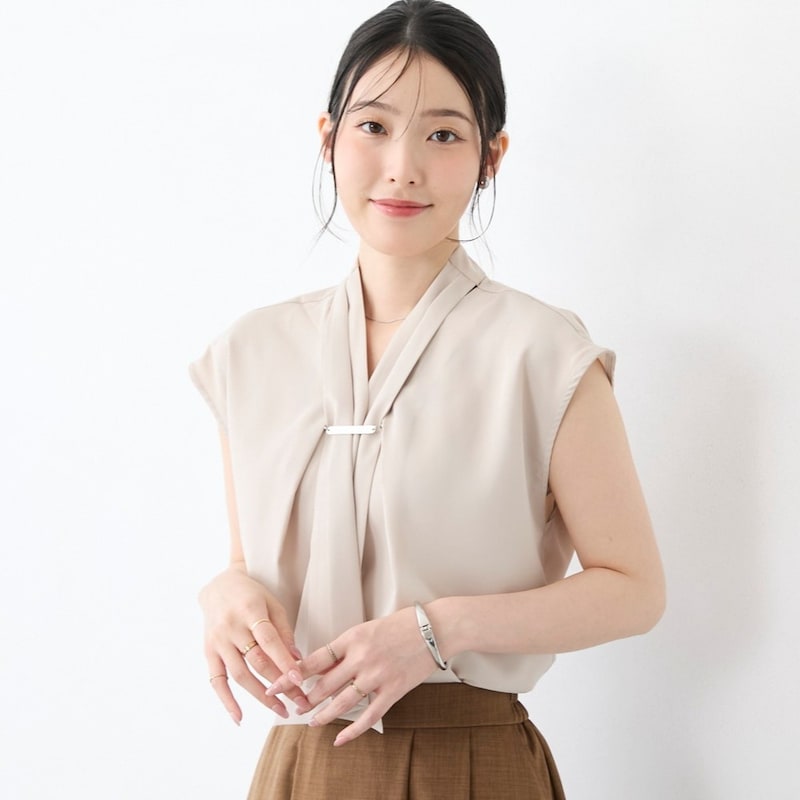 ベージュ